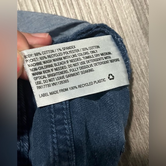 Universal Thread Denim Jean Shorts-Raw Hem, Med Wash-Women’s Sz 2 - Picture 10 of 10